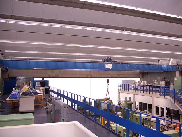 Doppelträgerbrückenkran im Labor für Produktionstechnik